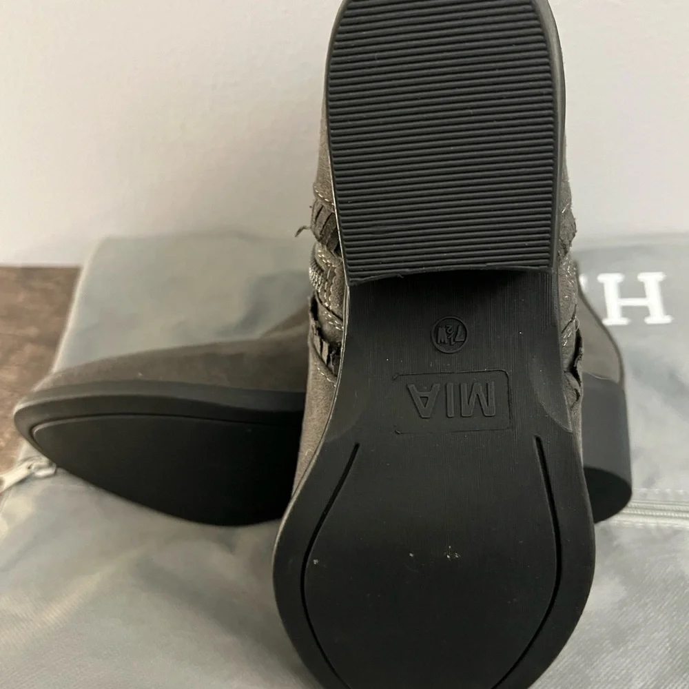 MIA Charcoal vegan suede Ankle Booties size 7.5 NWT